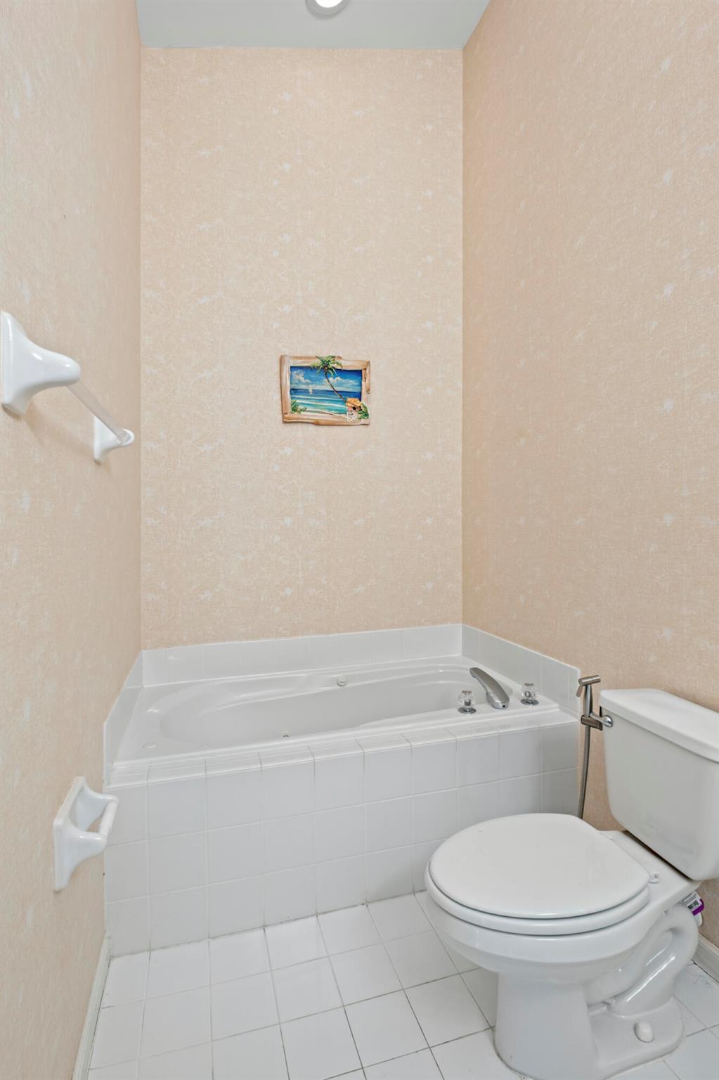 TROPICAL LAKES PH 2 - Residential Lease