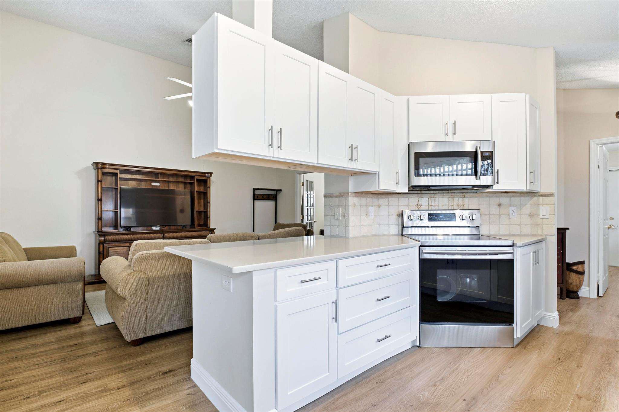 TROPICAL LAKES PH 2 - Residential Lease