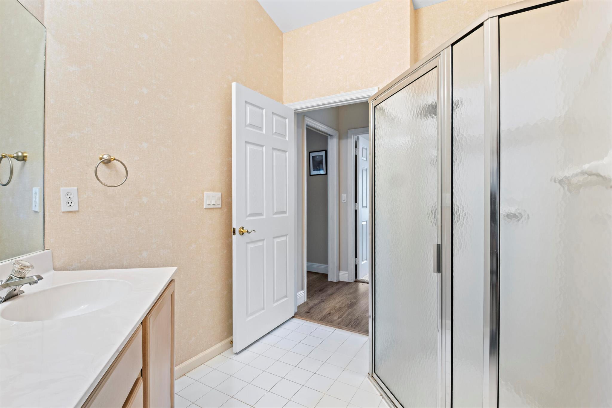 TROPICAL LAKES PH 2 - Residential Lease