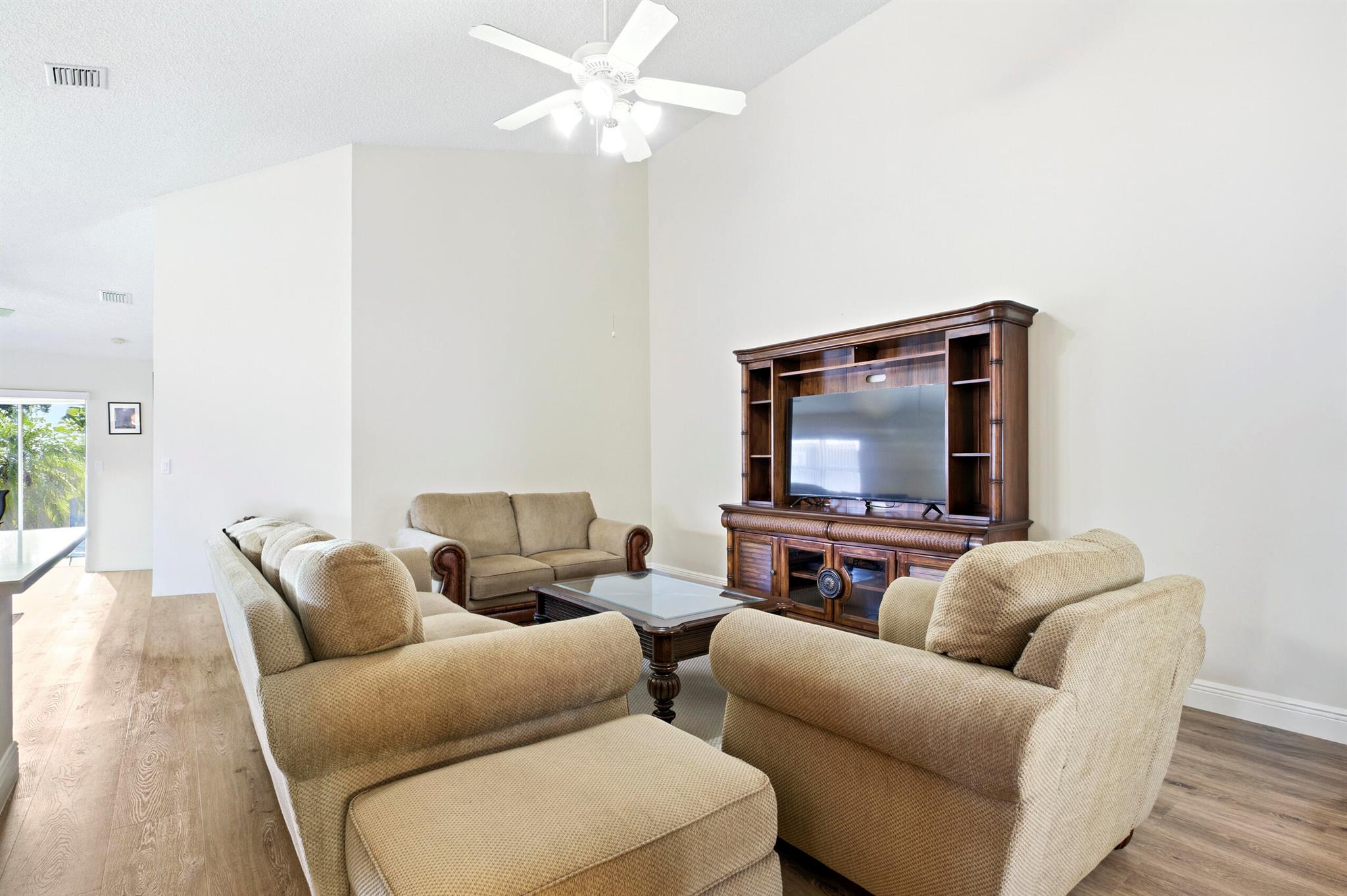 TROPICAL LAKES PH 2 - Residential Lease