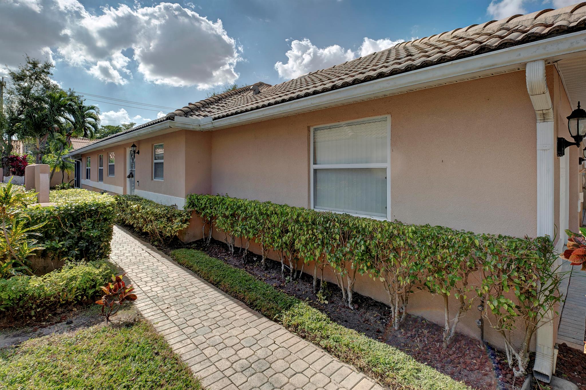 TROPICAL LAKES PH 2 - Residential Lease