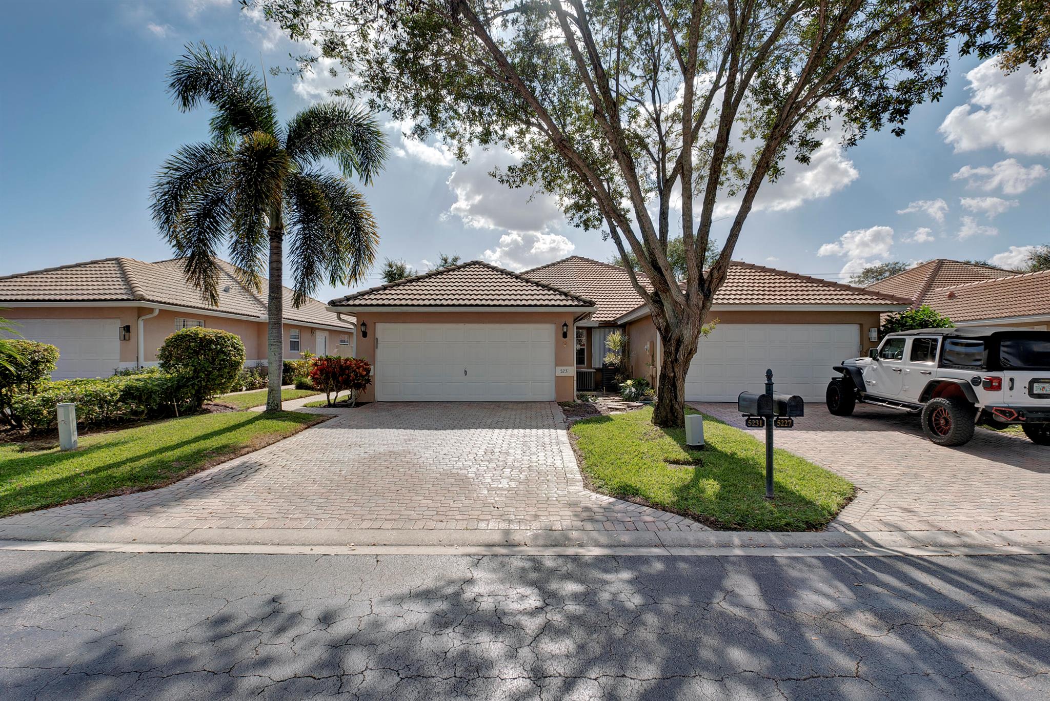 TROPICAL LAKES PH 2 - Residential Lease