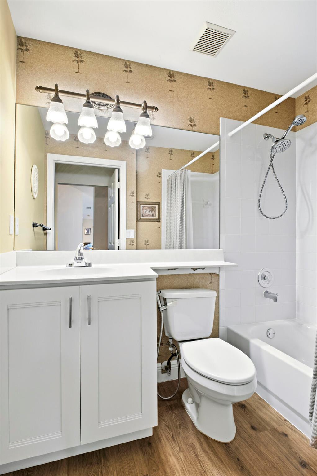 TROPICAL LAKES PH 2 - Residential Lease