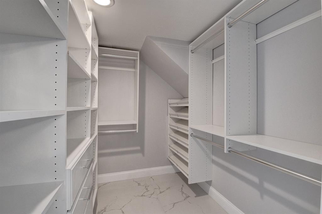 GLENEAGLES CONDO V - Residential