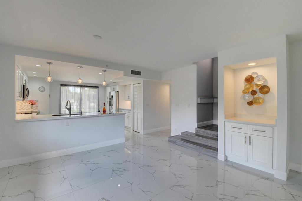 GLENEAGLES CONDO V - Residential