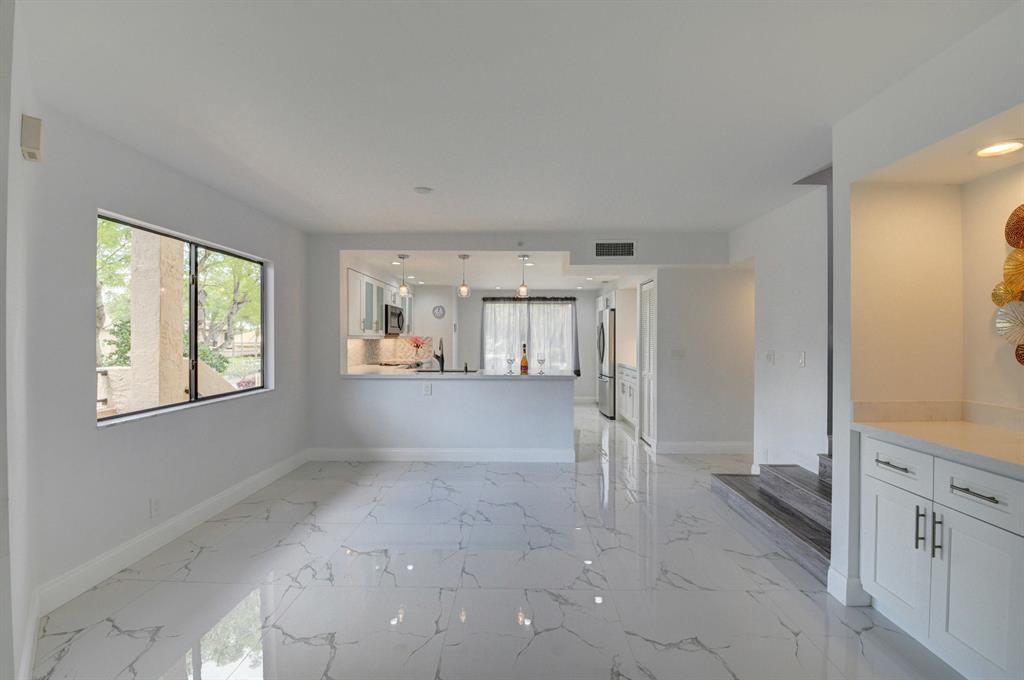 GLENEAGLES CONDO V - Residential