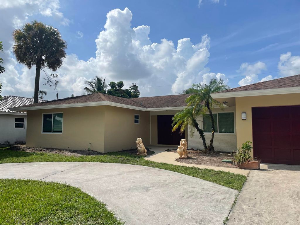 Photo of 12 Burning Tree Lane, Boca Raton, FL 33431 (MLS # R10949114)