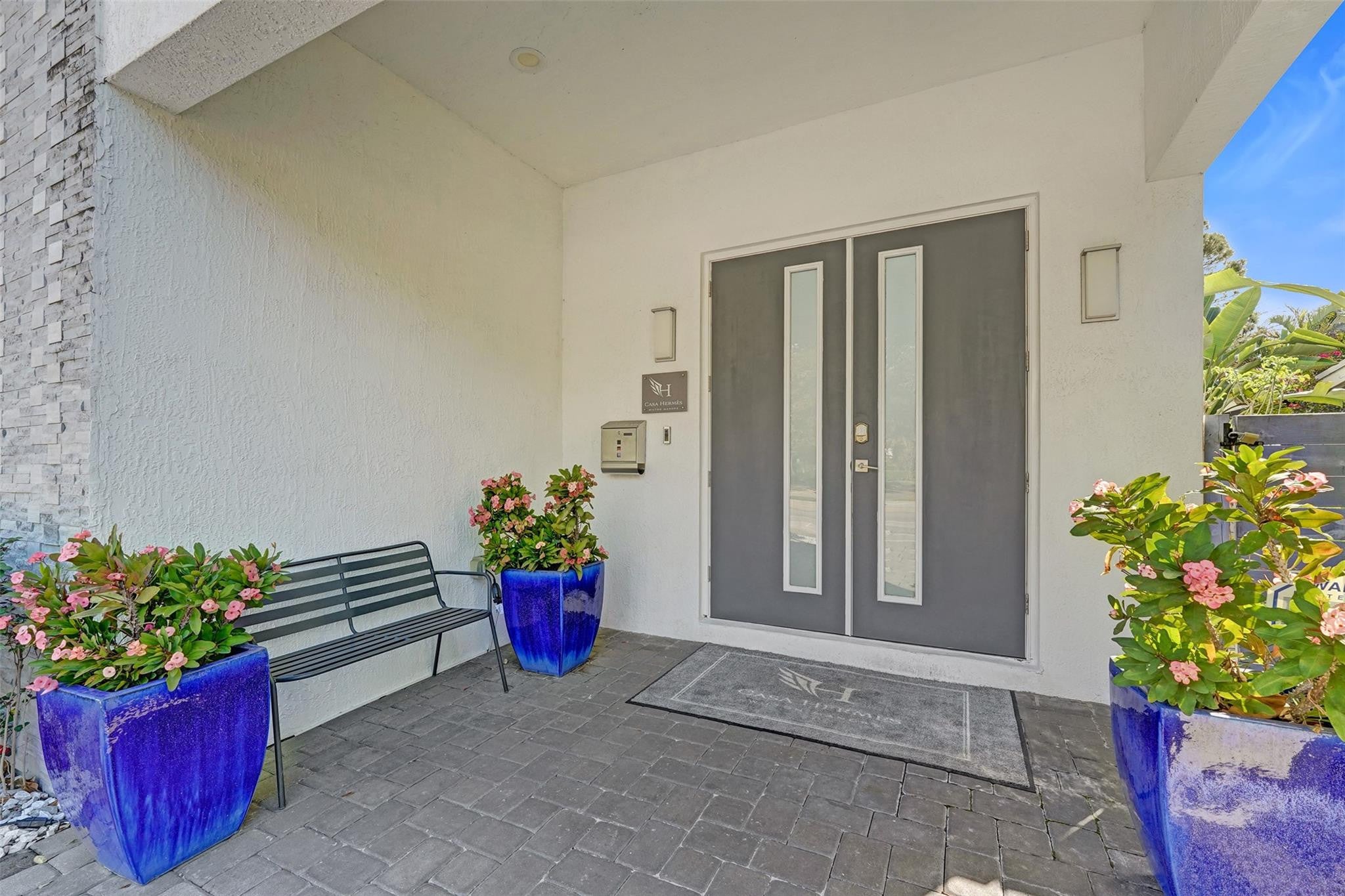 View photos, virtual tours, details... 2502 NE 6TH Avenue