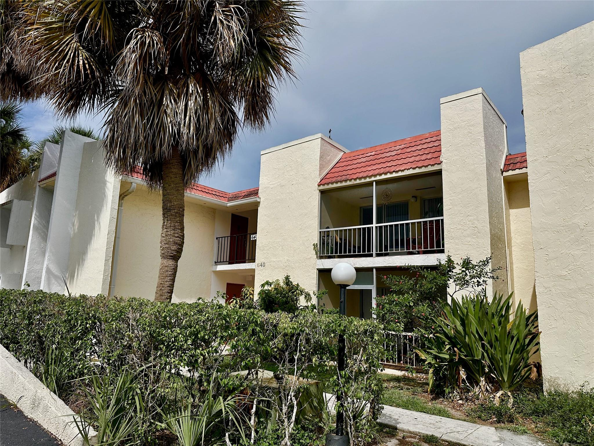 Experience the very best of East Boca living in this 2 bed, 2 bath floor/ top-floor corner unit with expansive windows and a spacious screened balcony overlooking lush landscaping and a tranquil peek of the canal, perfect for morning coffee or evening relaxation.
Investors, take note, immediate rentals permitted for maximum flexibility. Move right in and enjoy an unbeatable location: walk to FAU, bike to Mizner Park's shops and dining, and find Boca Regional Hospital just next door.
Oaks at Boca pampers residents with four resort-style pools, tennis courts, evening security, and fees that also cover water and exterior insurance. This is your chance to own a prime slice of Boca Raton and live the ultimate Florida dream.