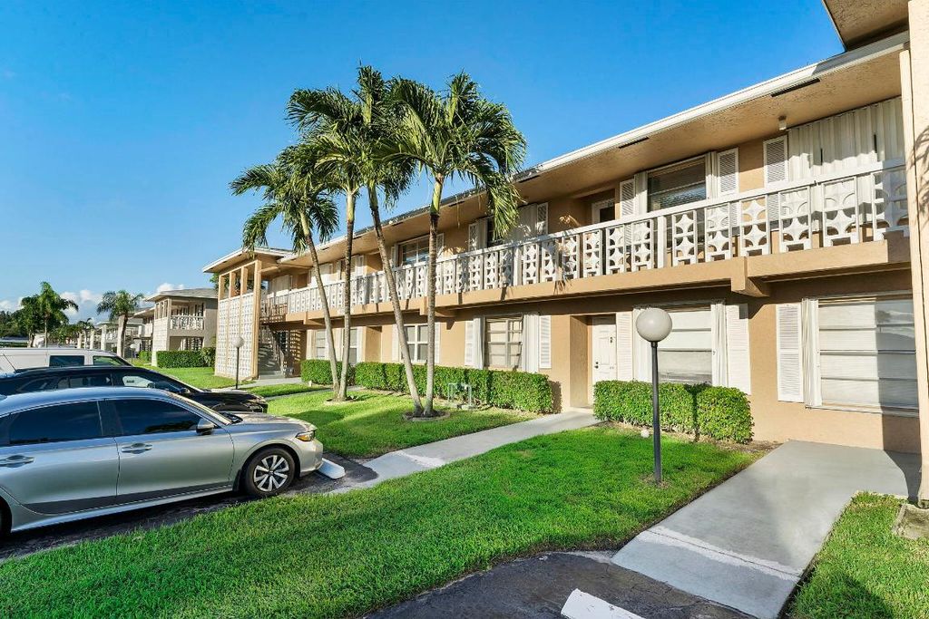 Photo of 1050 Citrus Way #202, Delray Beach, FL 33445 (MLS # R11126174)