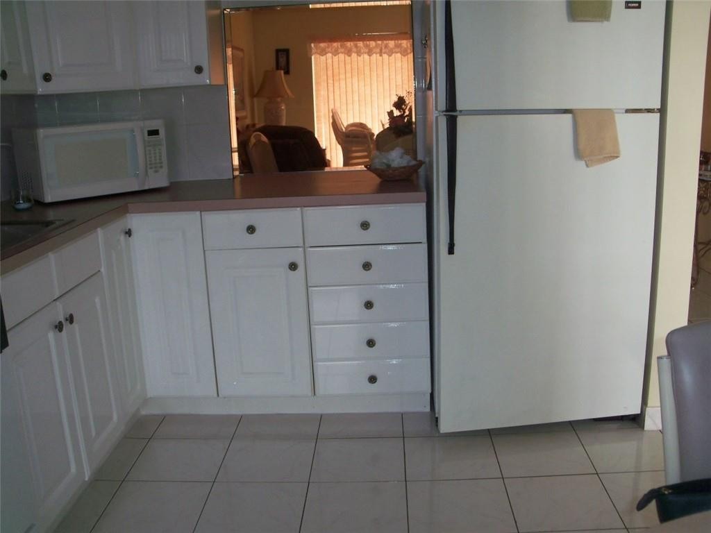 LAUDERDALE OAKS - Residential