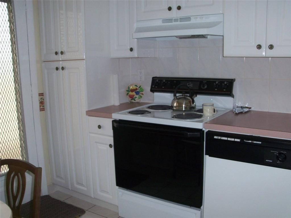 LAUDERDALE OAKS - Residential