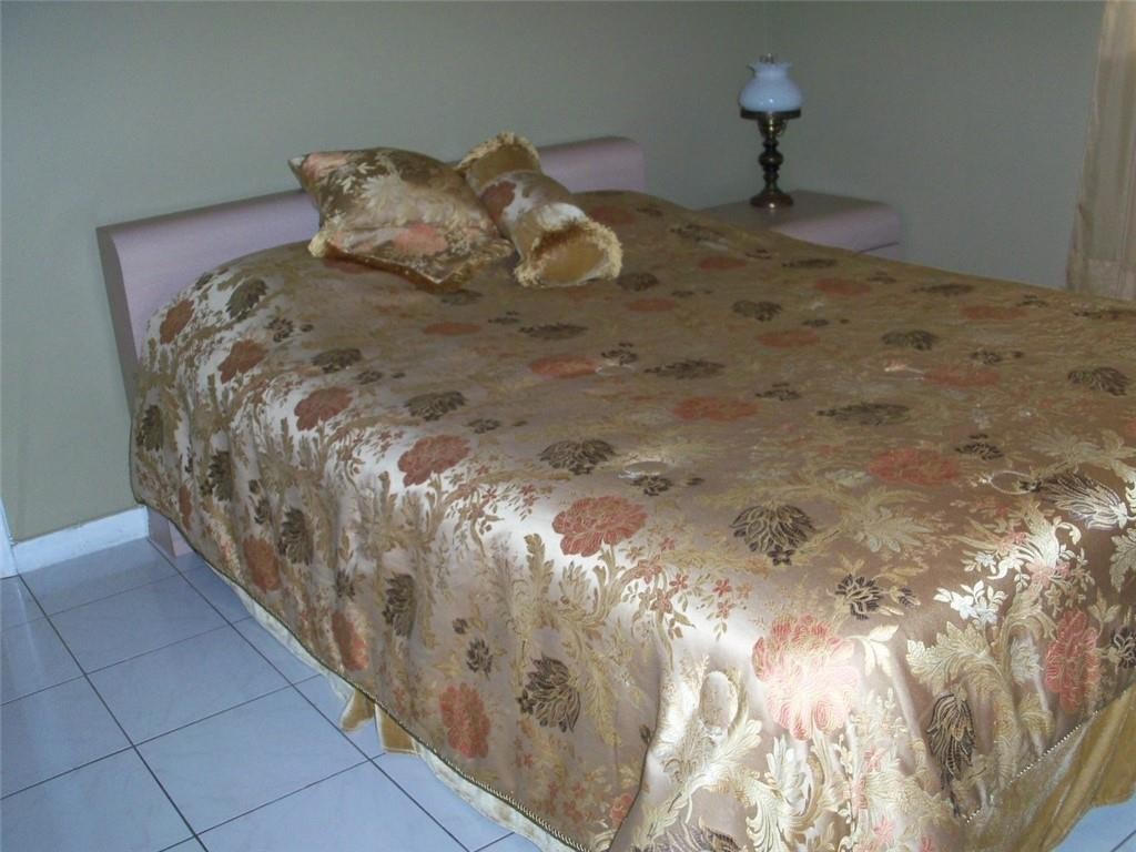 LAUDERDALE OAKS - Residential