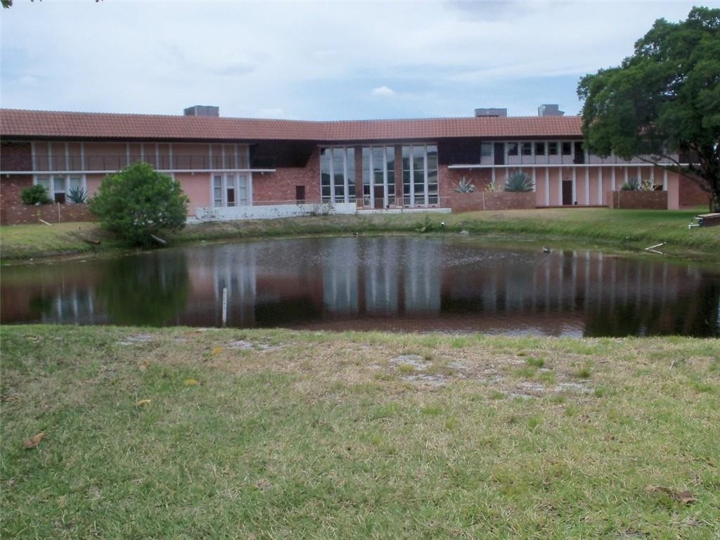 LAUDERDALE OAKS - Residential