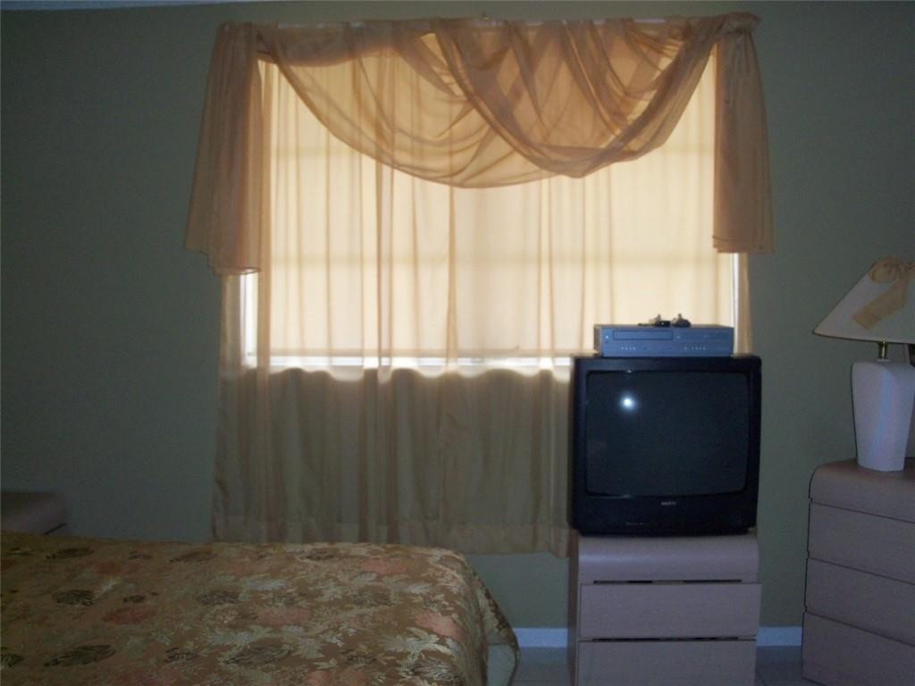 LAUDERDALE OAKS - Residential