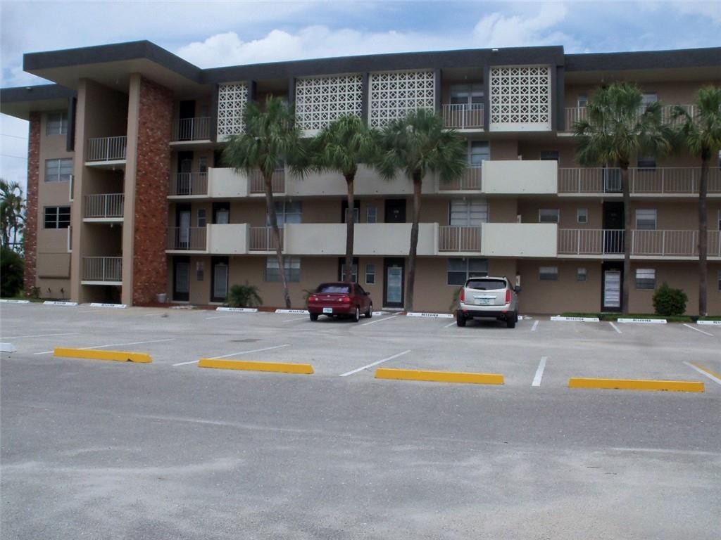 LAUDERDALE OAKS - Residential