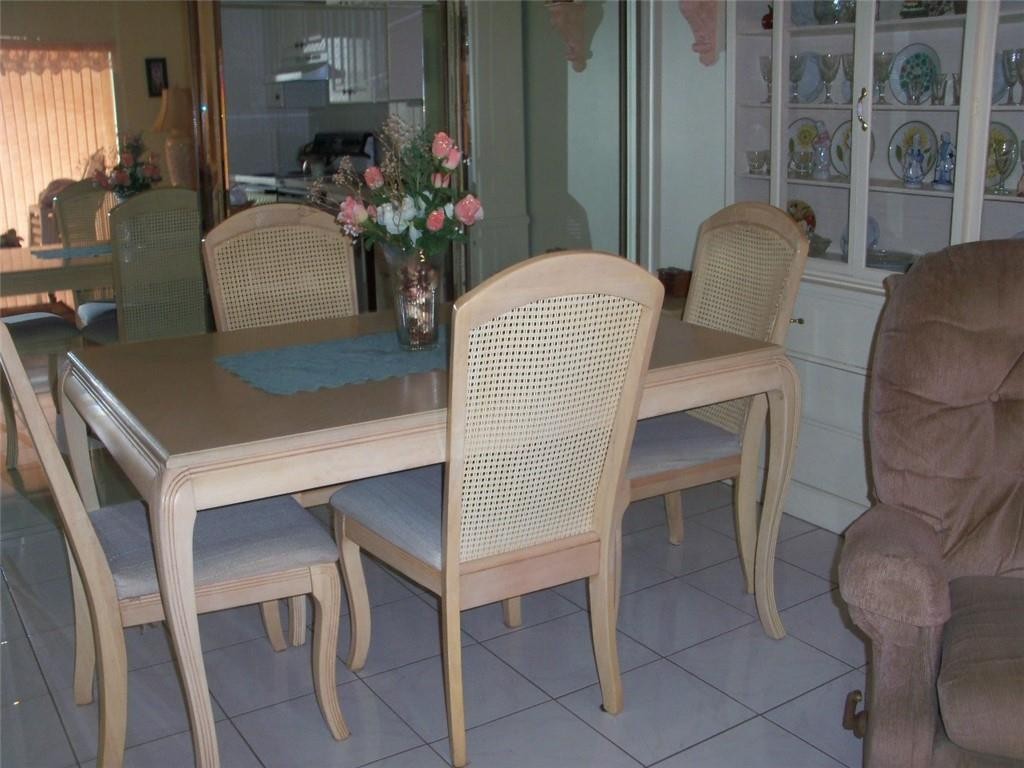 LAUDERDALE OAKS - Residential