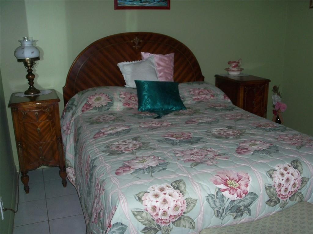 LAUDERDALE OAKS - Residential