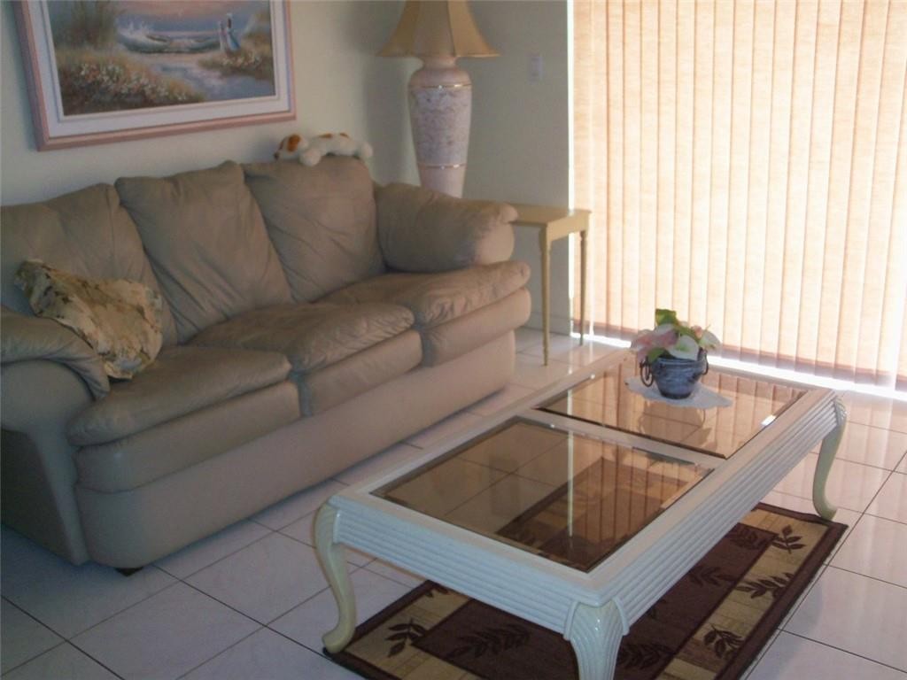 LAUDERDALE OAKS - Residential