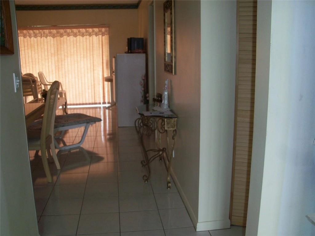 LAUDERDALE OAKS - Residential