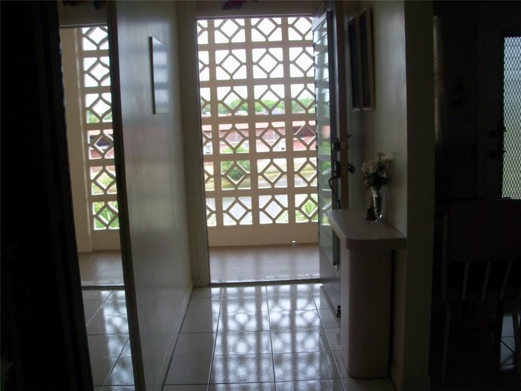 LAUDERDALE OAKS - Residential