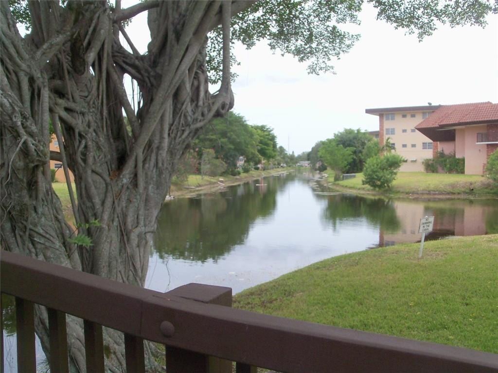 LAUDERDALE OAKS - Residential
