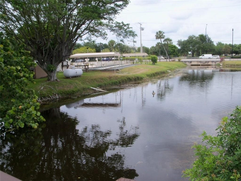 LAUDERDALE OAKS - Residential