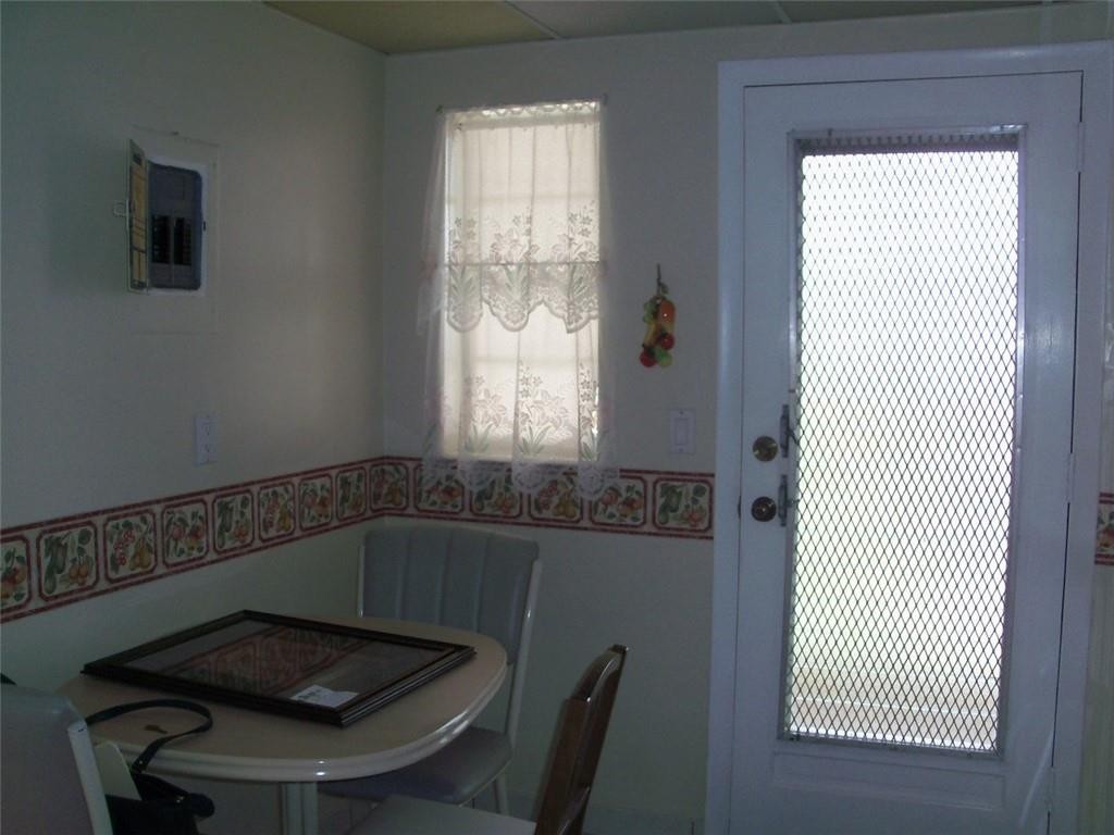 LAUDERDALE OAKS - Residential