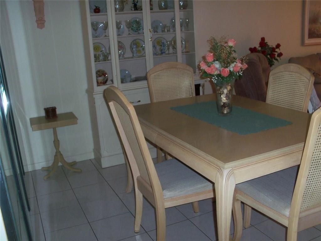 LAUDERDALE OAKS - Residential