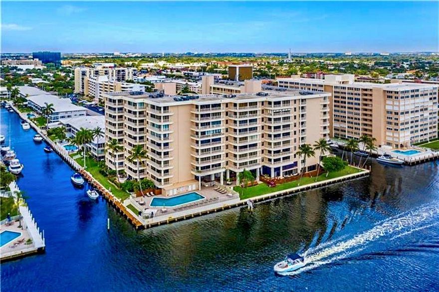 Bright and spacious 2 bedroom 2 bath on top floor of one of the best locations and full amenity Pilot house condominium. Unit has new washer & dryer & refrigerator with icemaker, beautiful views of the Intracoastal waterways, the ocean and city lights. This building has a great pool overlooking the yearly boat parade, 24hr security staff, elegant social room and gym. Close to near by restaurants & Beach. Apartment comes with one covered parking space on the second floor. Truly a luxury live style in the best location.