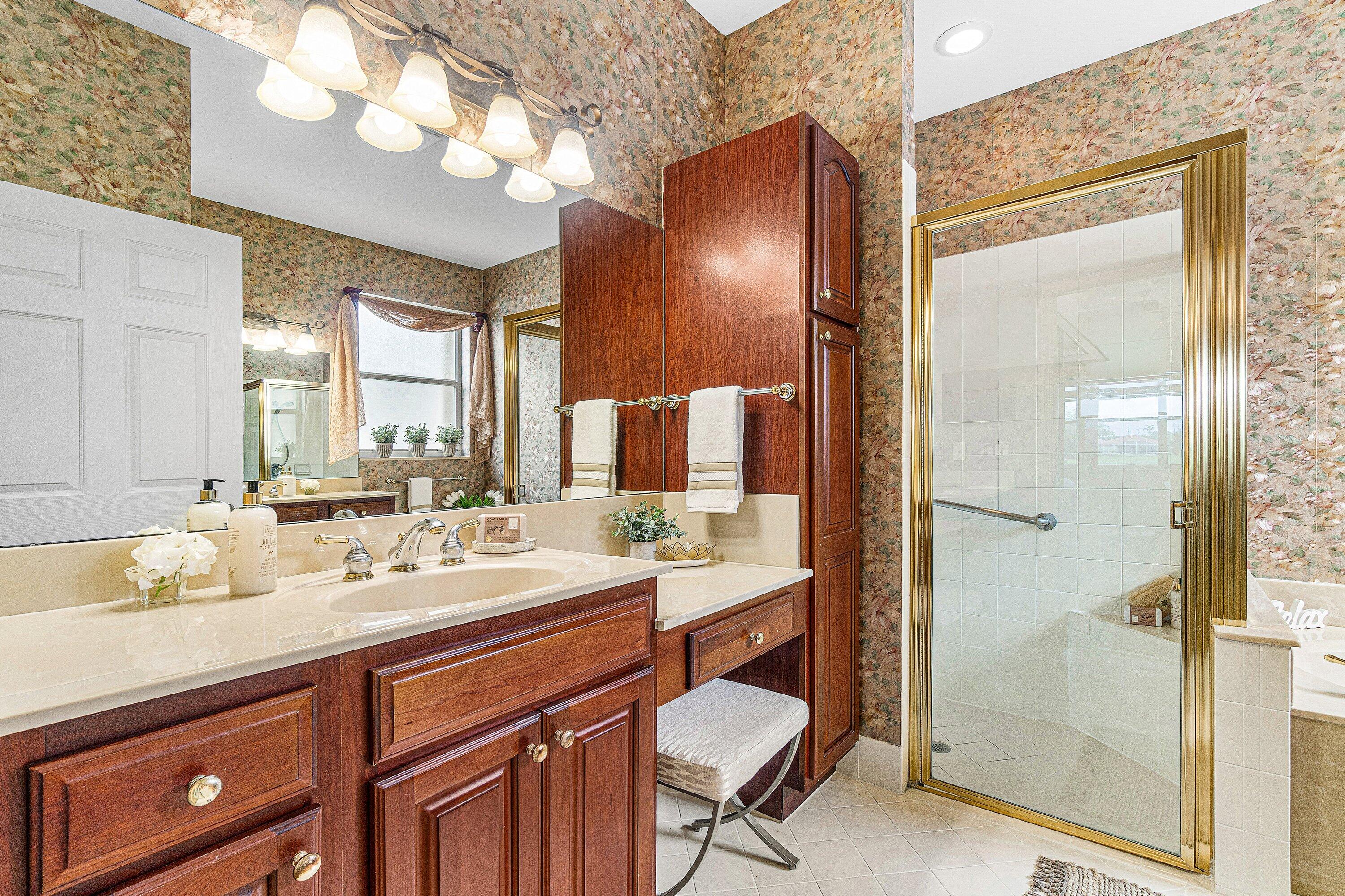 CORAL LAKES - Residential