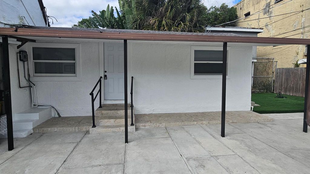 Photo of 425 Ardmore Road #3, West Palm Beach, FL 33401 (MLS # R11145810)