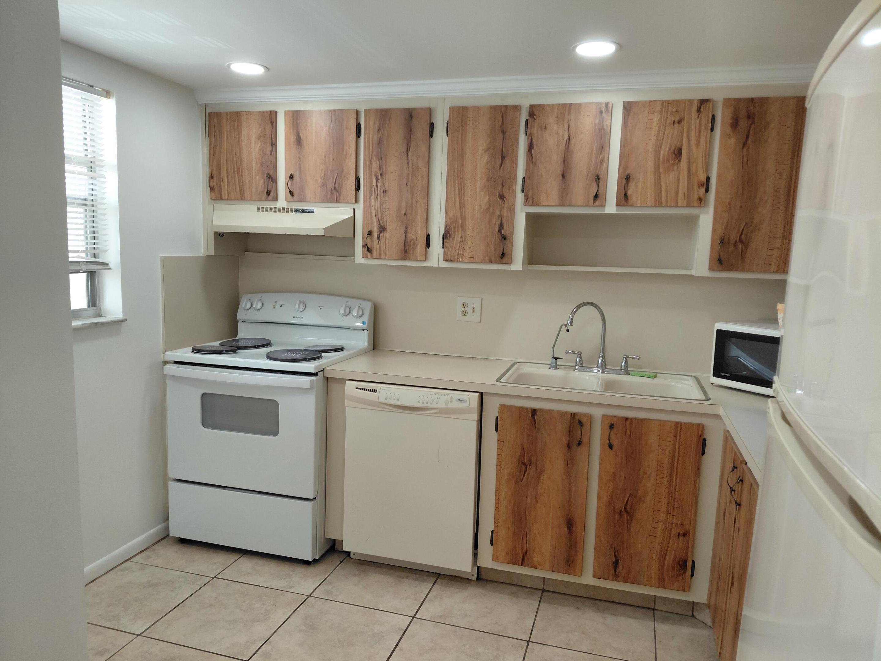 ROYAL PARK GARDENS - Residential Lease