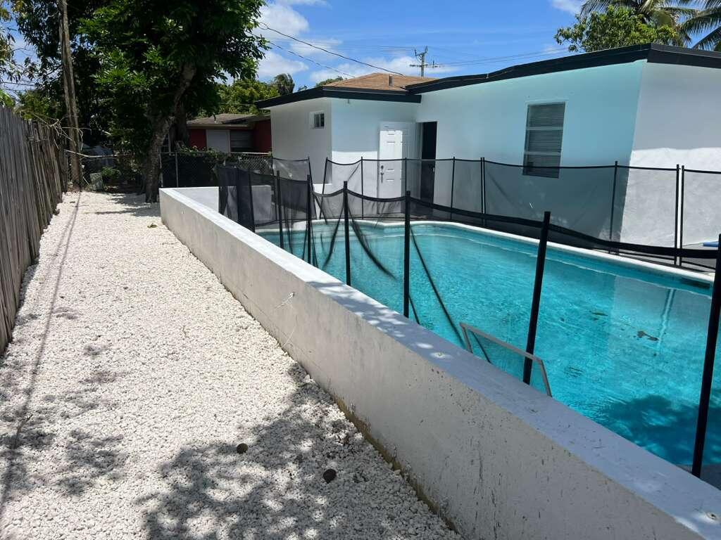 LAUDERDALE LAKES NORTH GATE - Residential