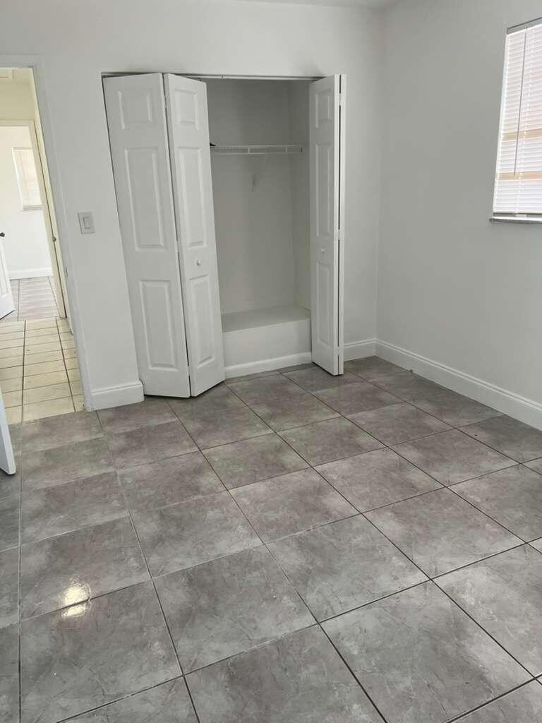 LAUDERDALE LAKES NORTH GATE - Residential