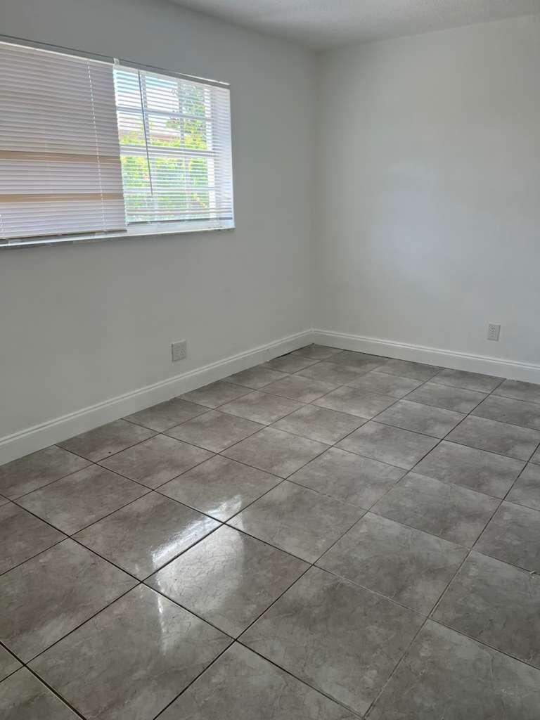 LAUDERDALE LAKES NORTH GATE - Residential