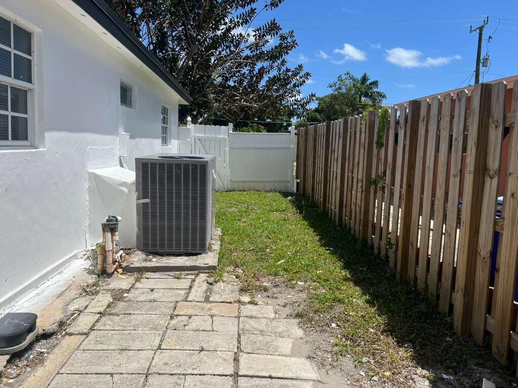 LAUDERDALE LAKES NORTH GATE - Residential
