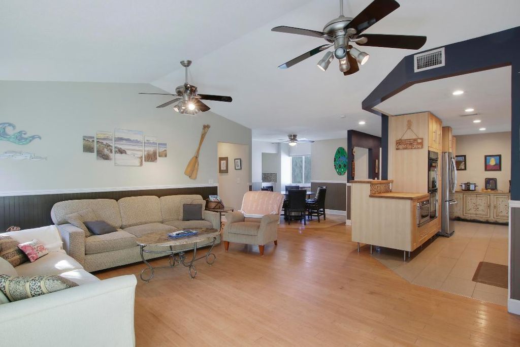 Photo of 18162 Jupiter Landings Drive, Jupiter, FL 33458 (MLS # R10996693)