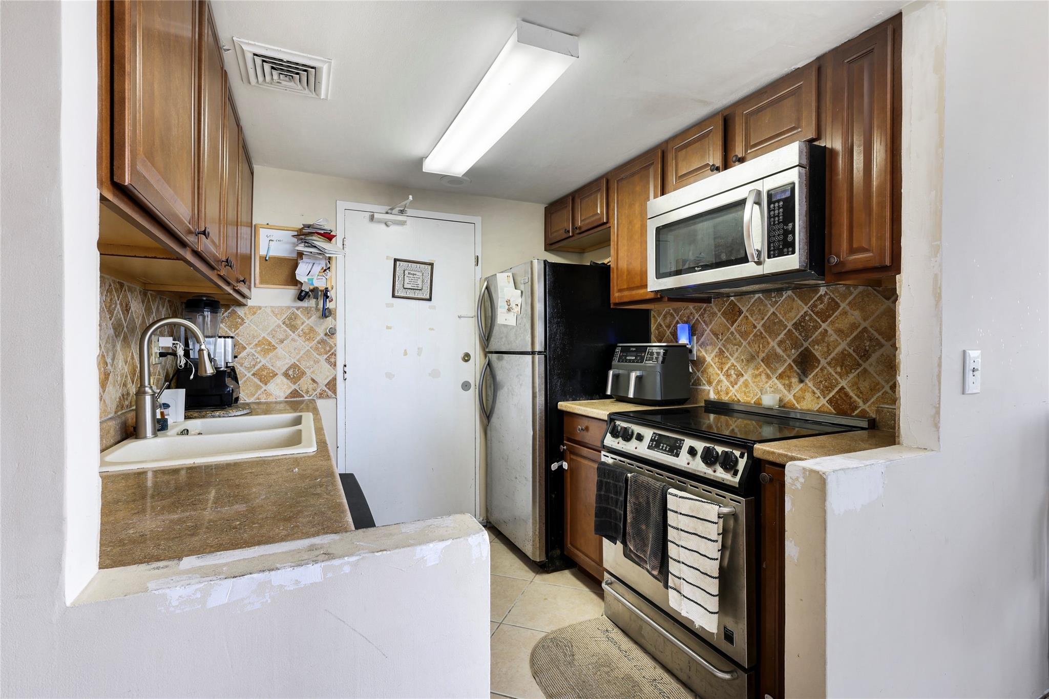 Home Tower Condo - Residential Lease