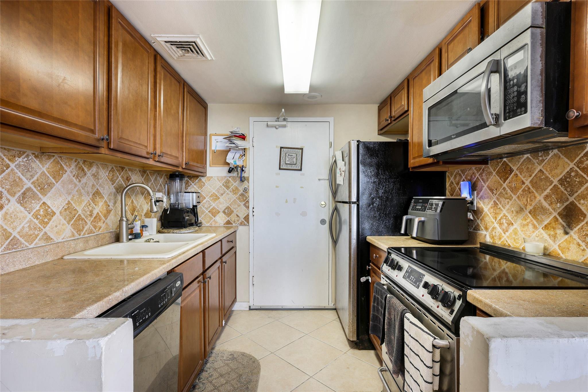 Home Tower Condo - Residential Lease