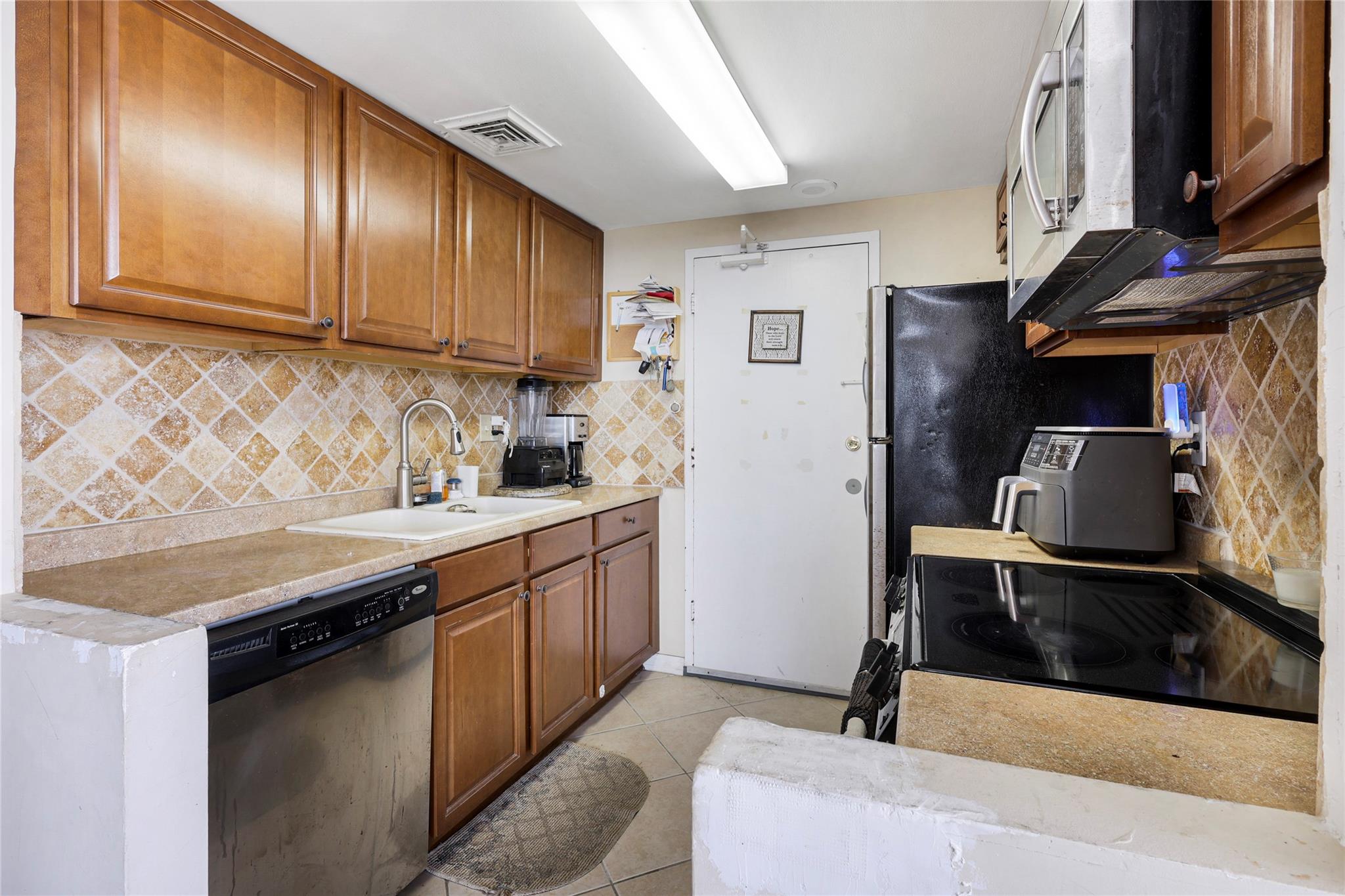 Home Tower Condo - Residential Lease