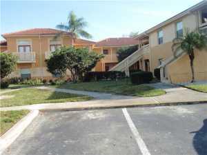 Nice one bedroom, one bath first floor condo. Covered and screened patio, all appliances including washer and dryer, gated community with all the amenities! Close to everything, 5 minutes to I95 and 10 minutes to Downtown. Community requires all adults to have a minimum of a 700 credit score.