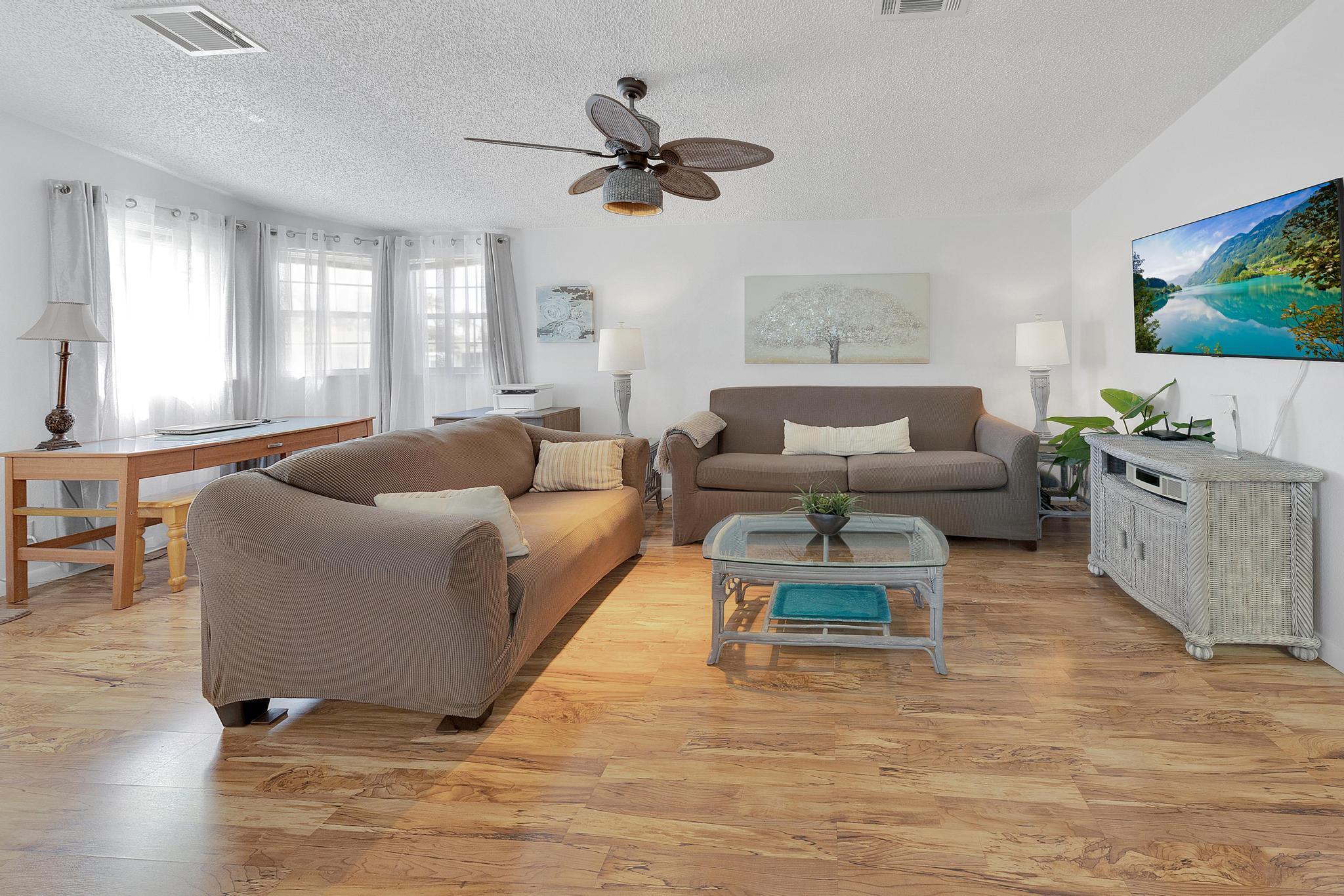 10725 S Ocean Drive 276, Jensen Beach, FL, 34957/$350,000 4 10725 S Ocean Drive 276