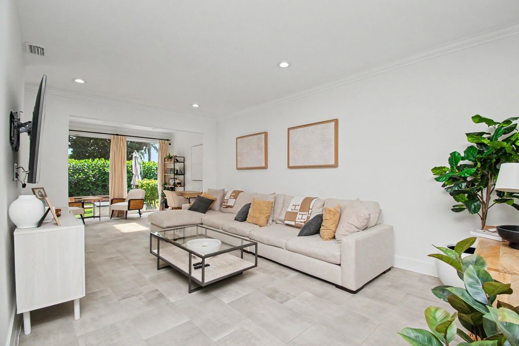 Photo of 6744 Via Regina, Boca Raton, FL 33433 (MLS # B26022946)