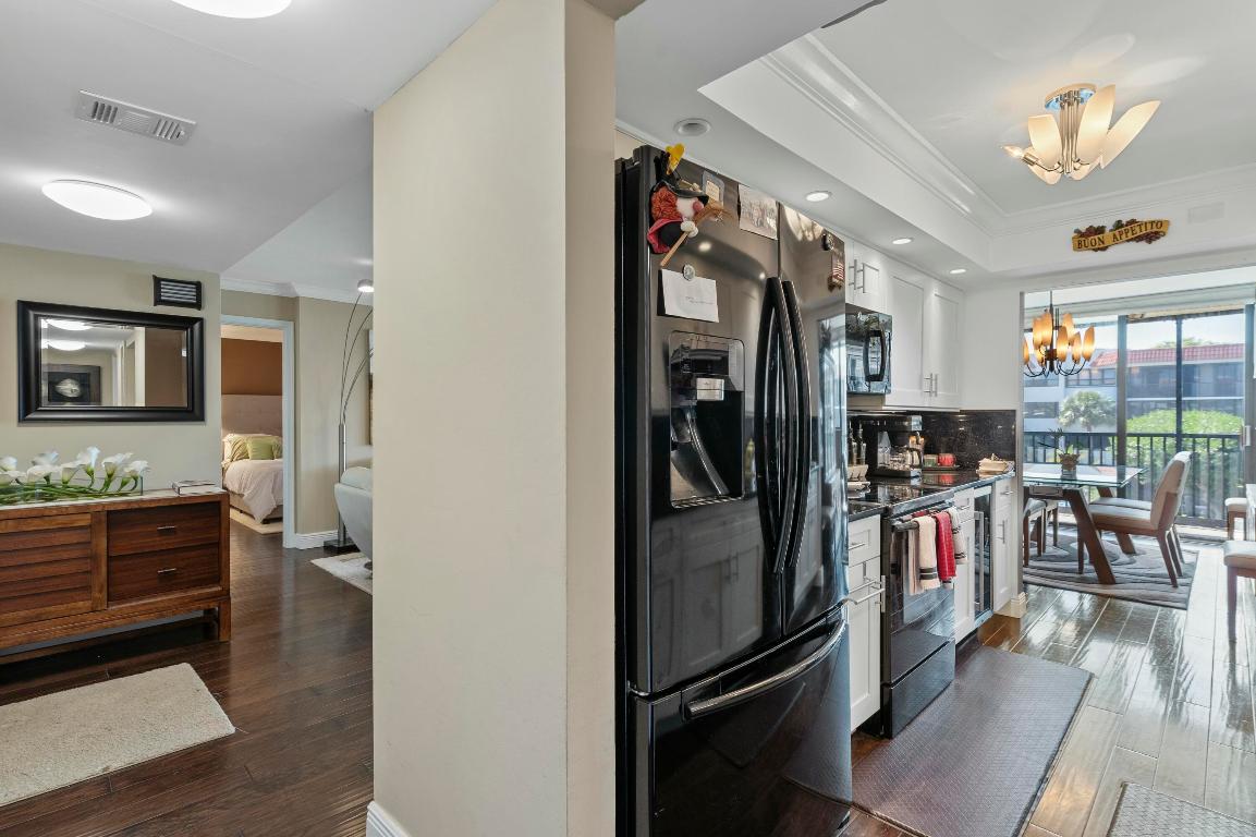 800 Jeffery Street 303