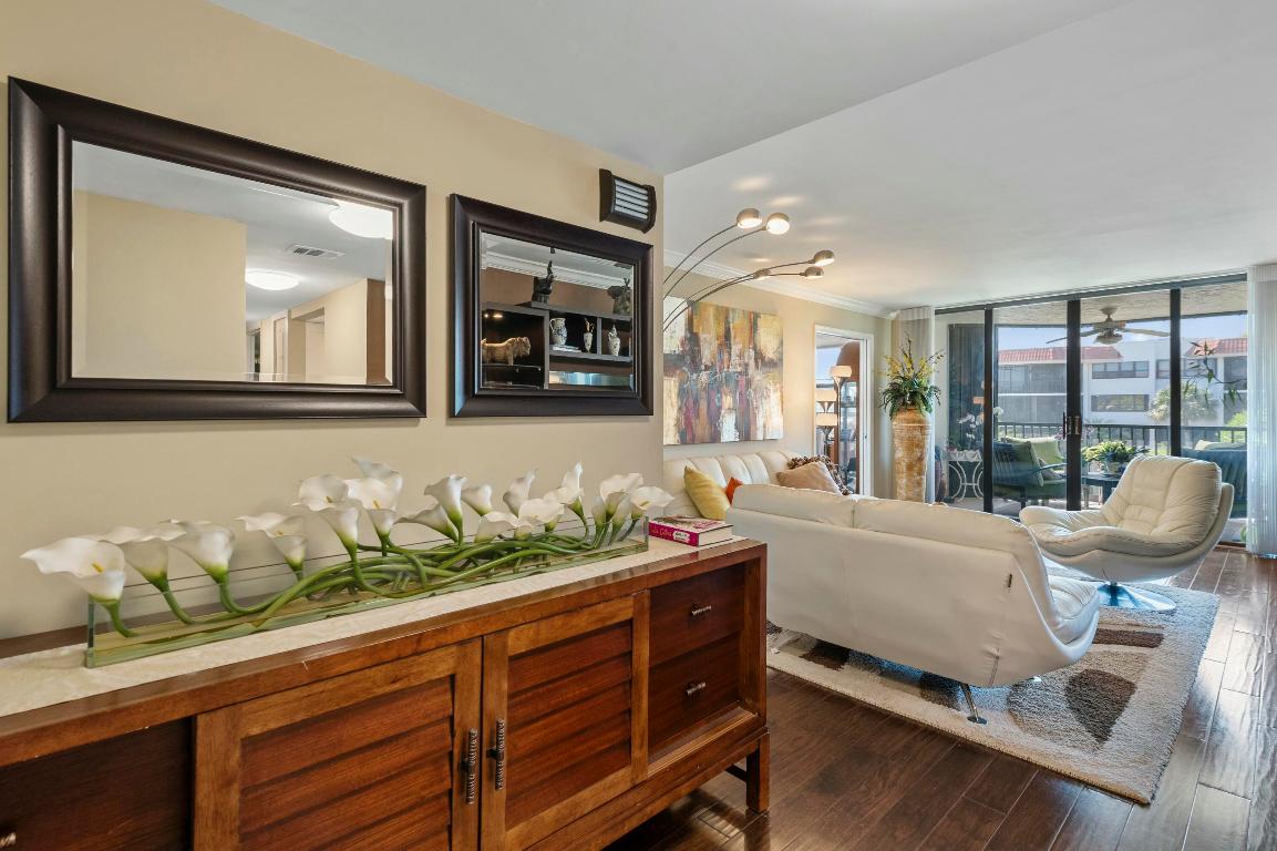 800 Jeffery Street 303