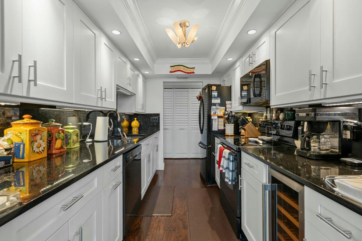 800 Jeffery Street 303