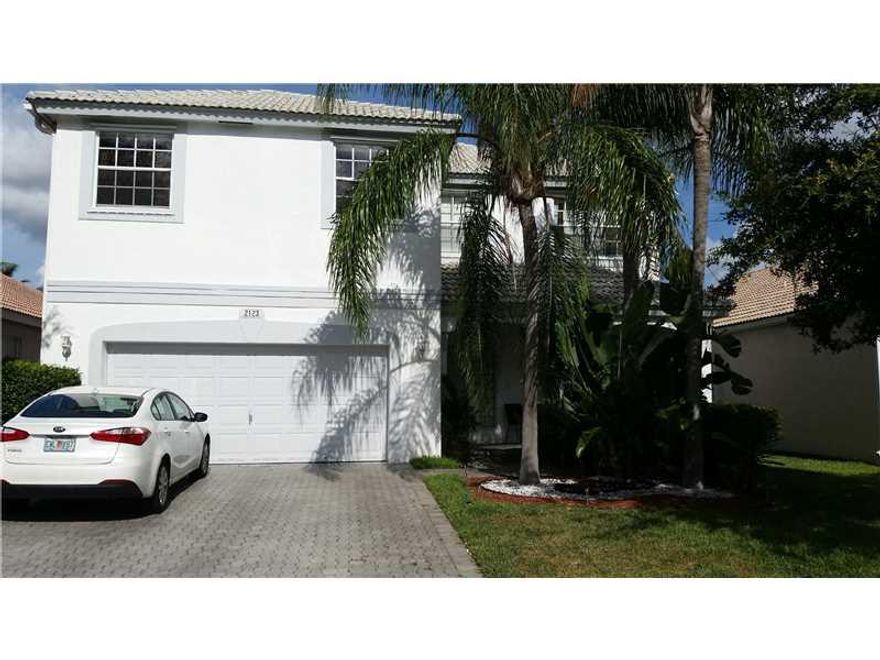 BEAUTIFUL HOME IN HIDDEN GATED COMMUNITY! NEUTRAL COLORS & DECOR**SUPER CLEAN**TONS OF CLOSET SPACE**WILL NOT LAST!!