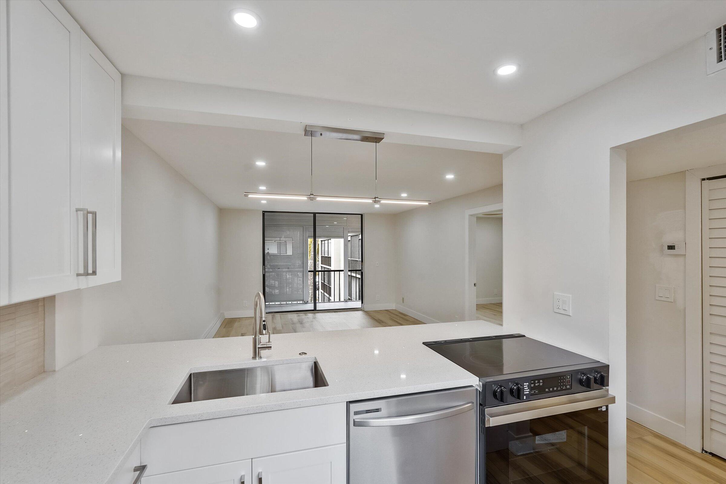 5220 Las Verdes Circle