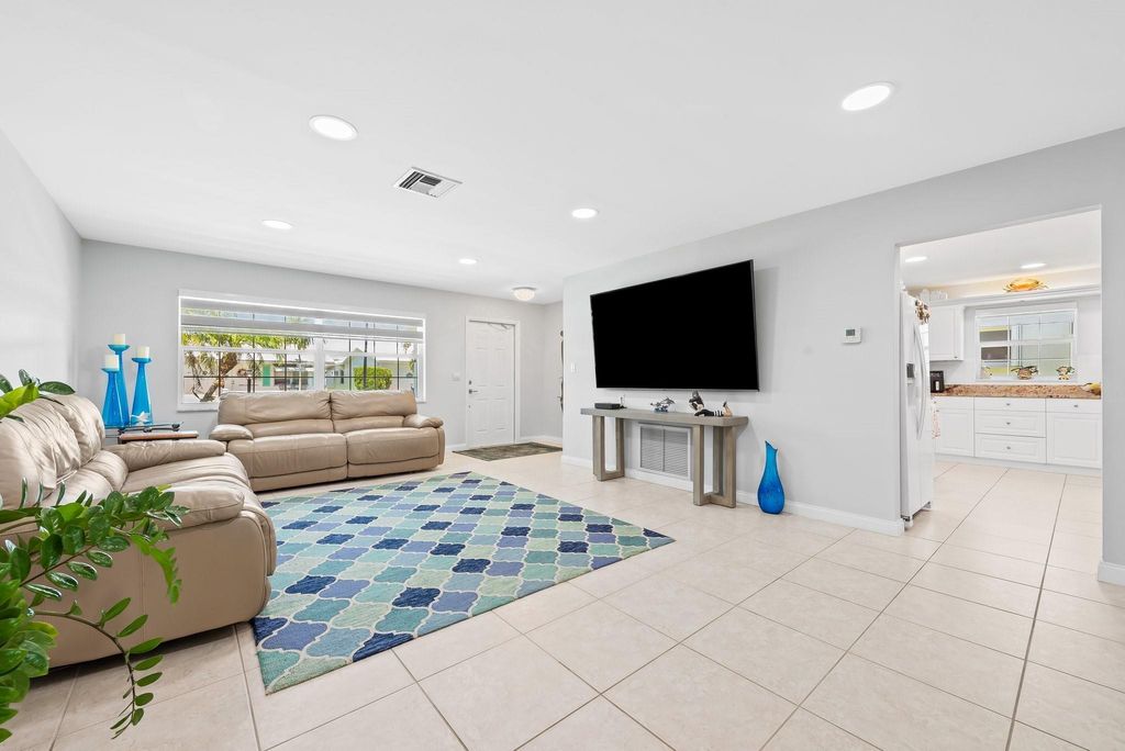 Photo of 1314 SW 20th Street, Boynton Beach, FL 33426 (MLS # F10504137)